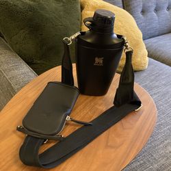 Stanley 22oz Crossbottle and Pouch 