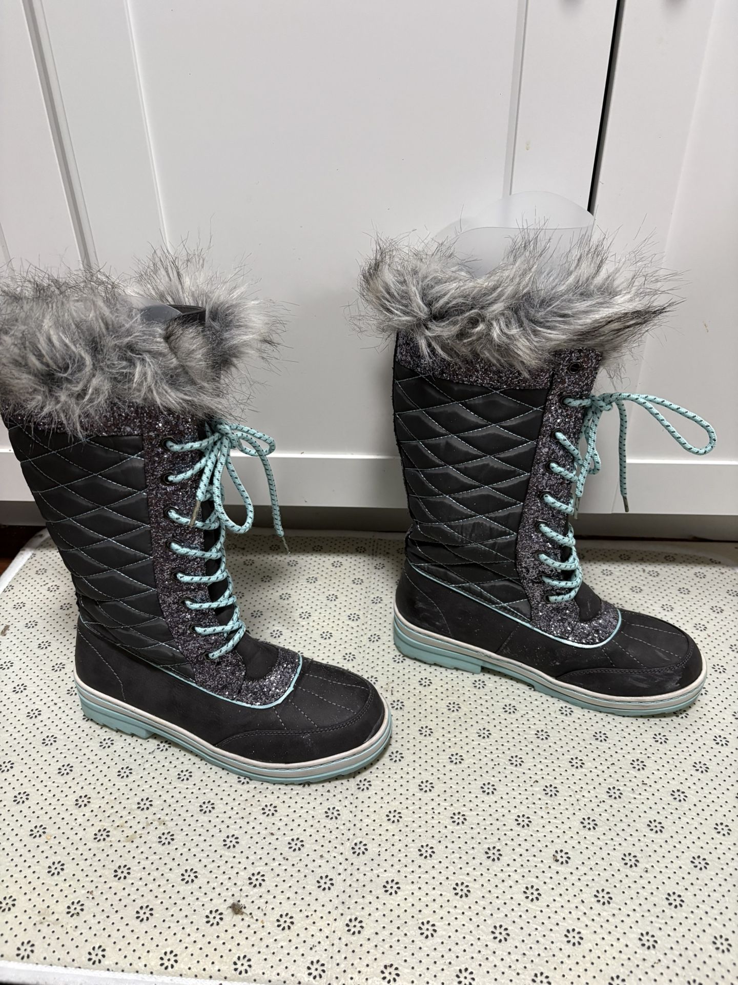 Justice Quilted Fur Lace Up Glitter Snow Boots Size 7