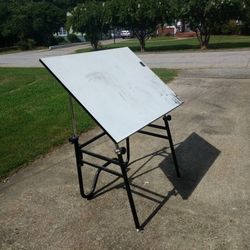 Folding drafting table