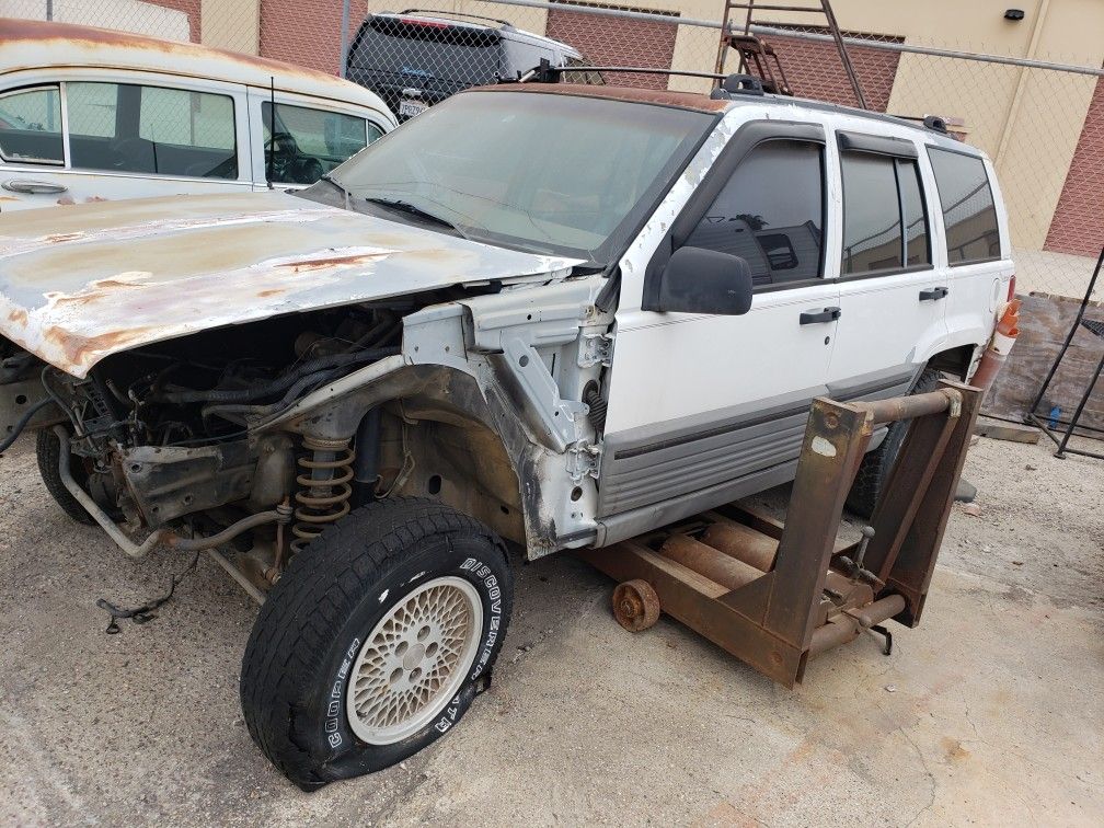 1992 jeep 4x4. Grand Cherokee for parts