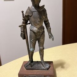 Medieval Armor Statue make an offer