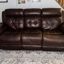 Baer’s Reclining Sofa Set – 2 Matching Couches (6 Seats / 4 Recliners)