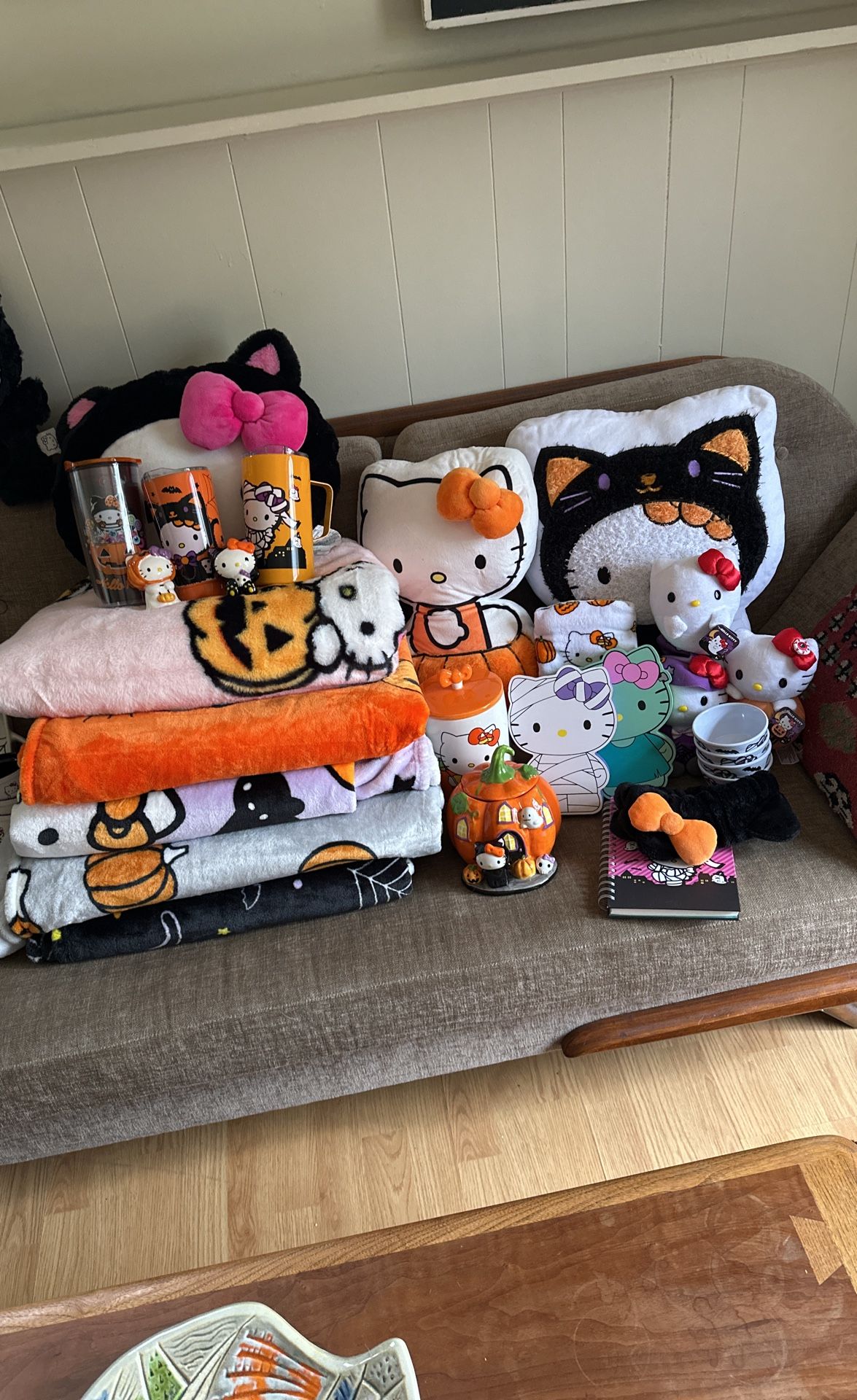 HUGE hello Kitty Halloween Bundle