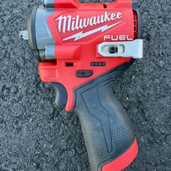 Milwaukee M12 3/8" Stubby Impact Wrench