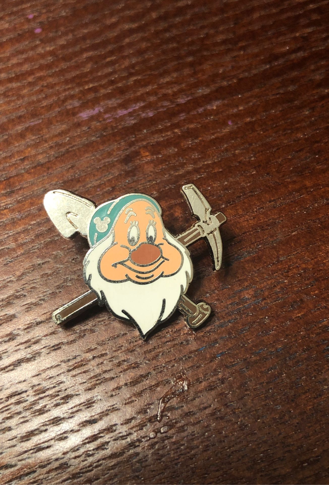 Disney (Snow White & The 7 Dwarves) Bashful (Hidden Mickey) Trading Pin