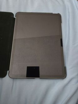 IPad Air M3/ 98% Battery Life + free accessories