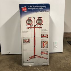 Commercial Electric 1200-Watt Halogen Tripod Work Light