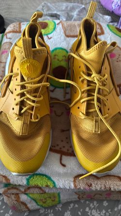 Nike Air Huarache  size 6Y