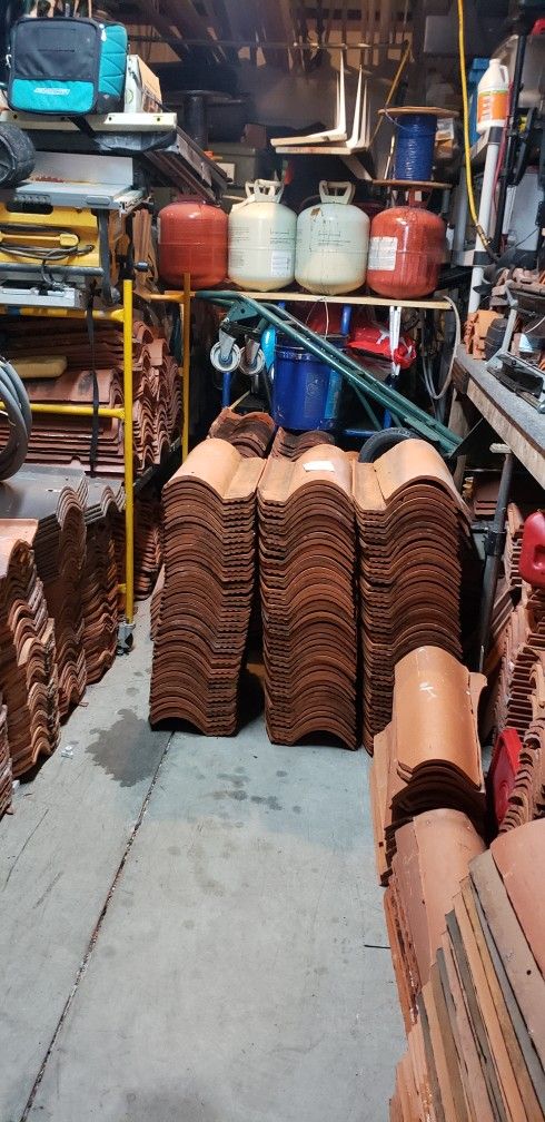 Roof tiles altusa