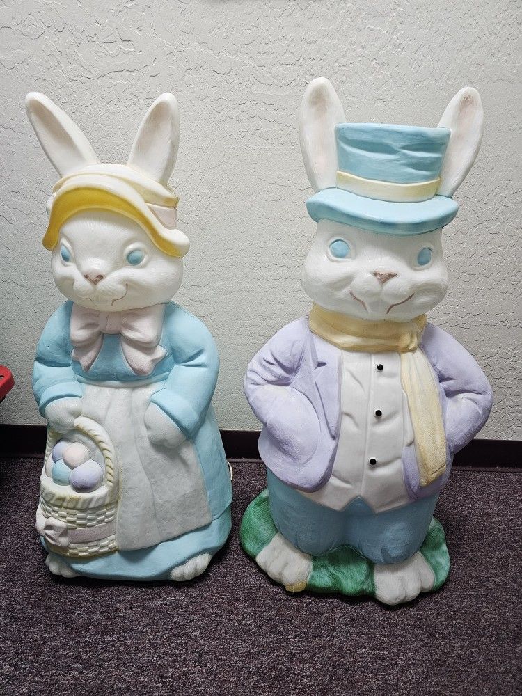 Vintage Outdoor Yard Display Mr & Mrs Bunnies