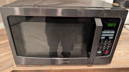 nice Toshiba microwave works great 1000w black stainless steel