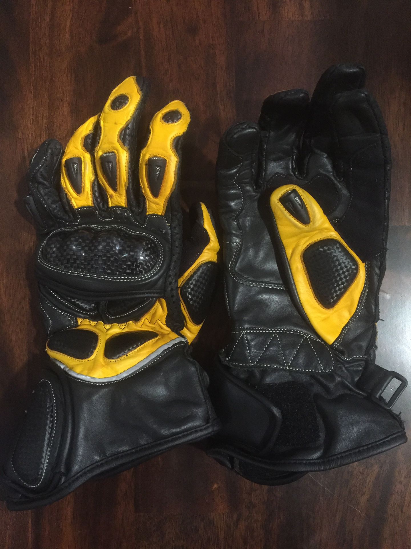 Motorcycle Leather Gloves. Size M.