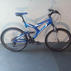 BICYCLE GIANT 24 SPEED SIZE 26 BRAND NEW 