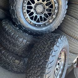 Vendo set de rines nuevos 17x9 de Qncho de 6-139.7 lugs con llantas 265/70/R17 Bfgoodrich ✅📲