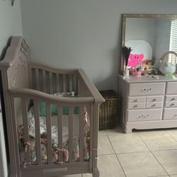 Crib With Matching Dresser And Mirror 