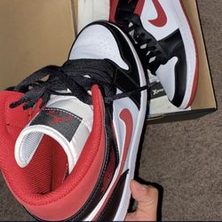 Jordan 1 Mids