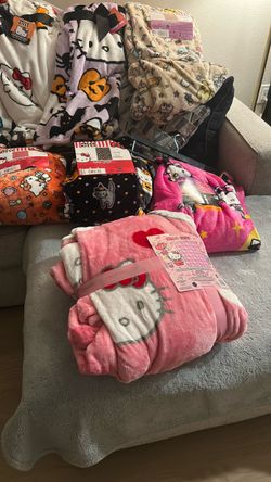 Hello Kitty blankets all seasons