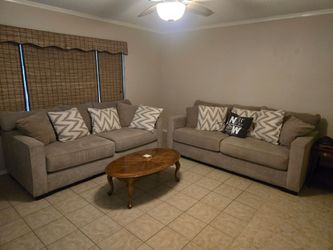 Couch set