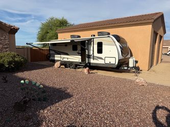 Make: Cruiser RV Model: Radiance 25BH