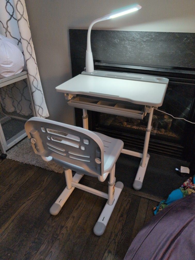 Child Desk