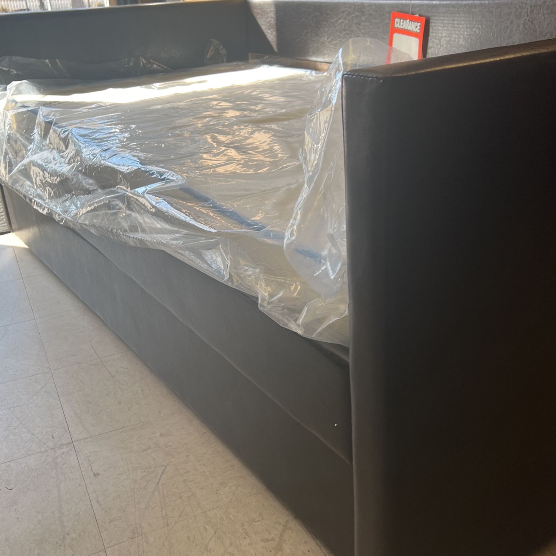 Brand new daybed with mattresses 588