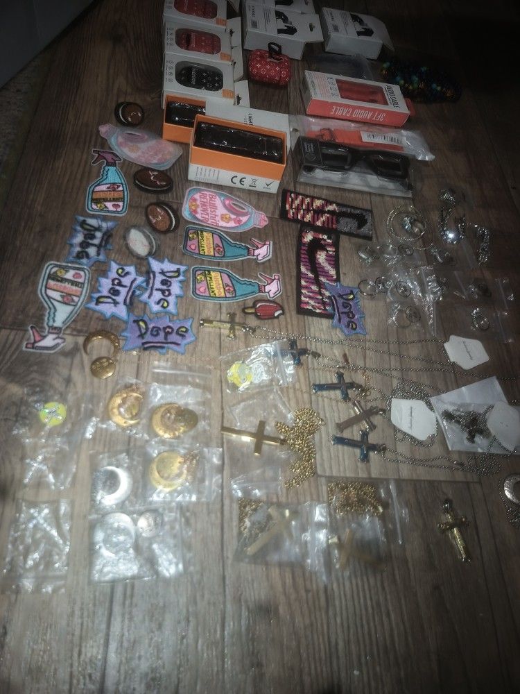 Wholesale Profit - 85 Pieces Jewelry, Earpods, Rings, Fashion (Bulk Discount) All New