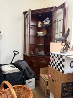 Corner cabinet