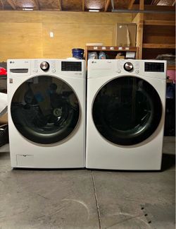 LG ThinQ Washer & Gas Dryer Set - Stackable