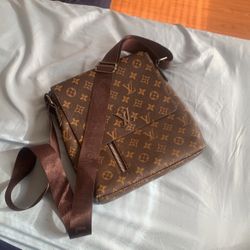 Louis Vuitton Messenger Bag