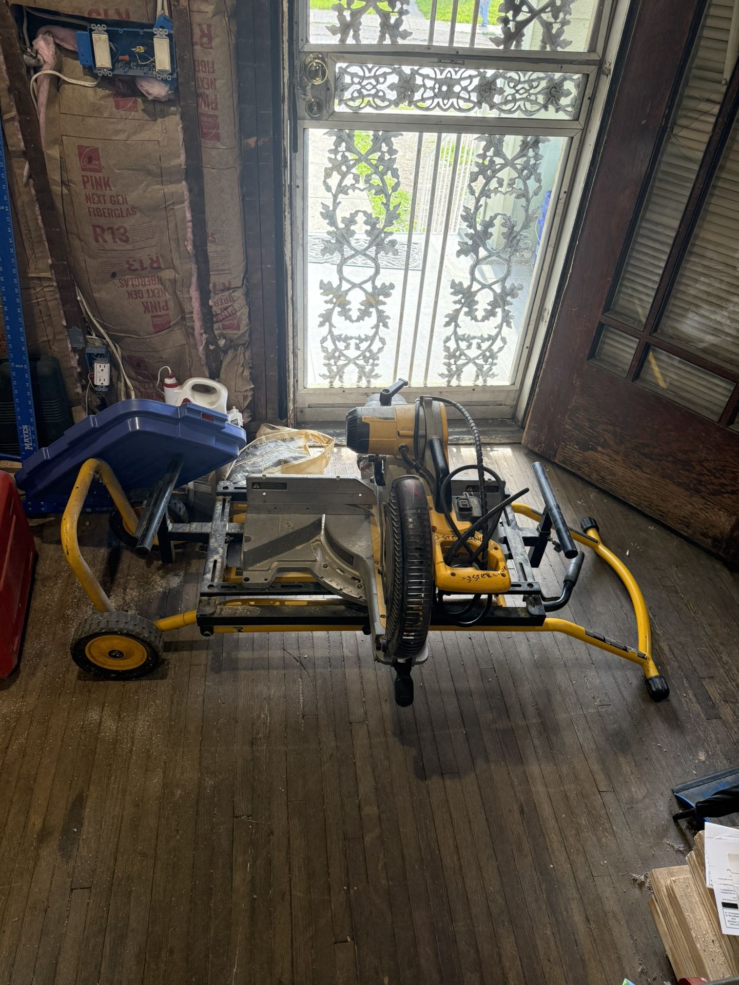 12” Sliding Compound Saw Dewalt