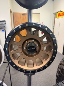 Method Wheels 305 Bronze with Matte Black Lip - Set of 4