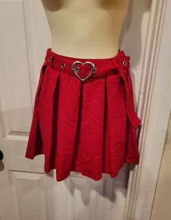 hit topic skirt new. small