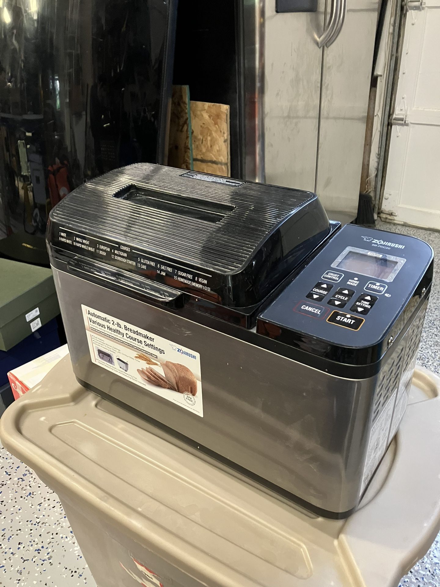 Zojirushi Bread maker 2 Lb BB-PDC20