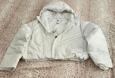 Nike Cropped Puffer Jacket with Hood. Women's Size M.  Brand New