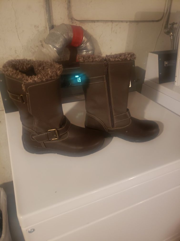 TOTES BOOTS SIZE 8