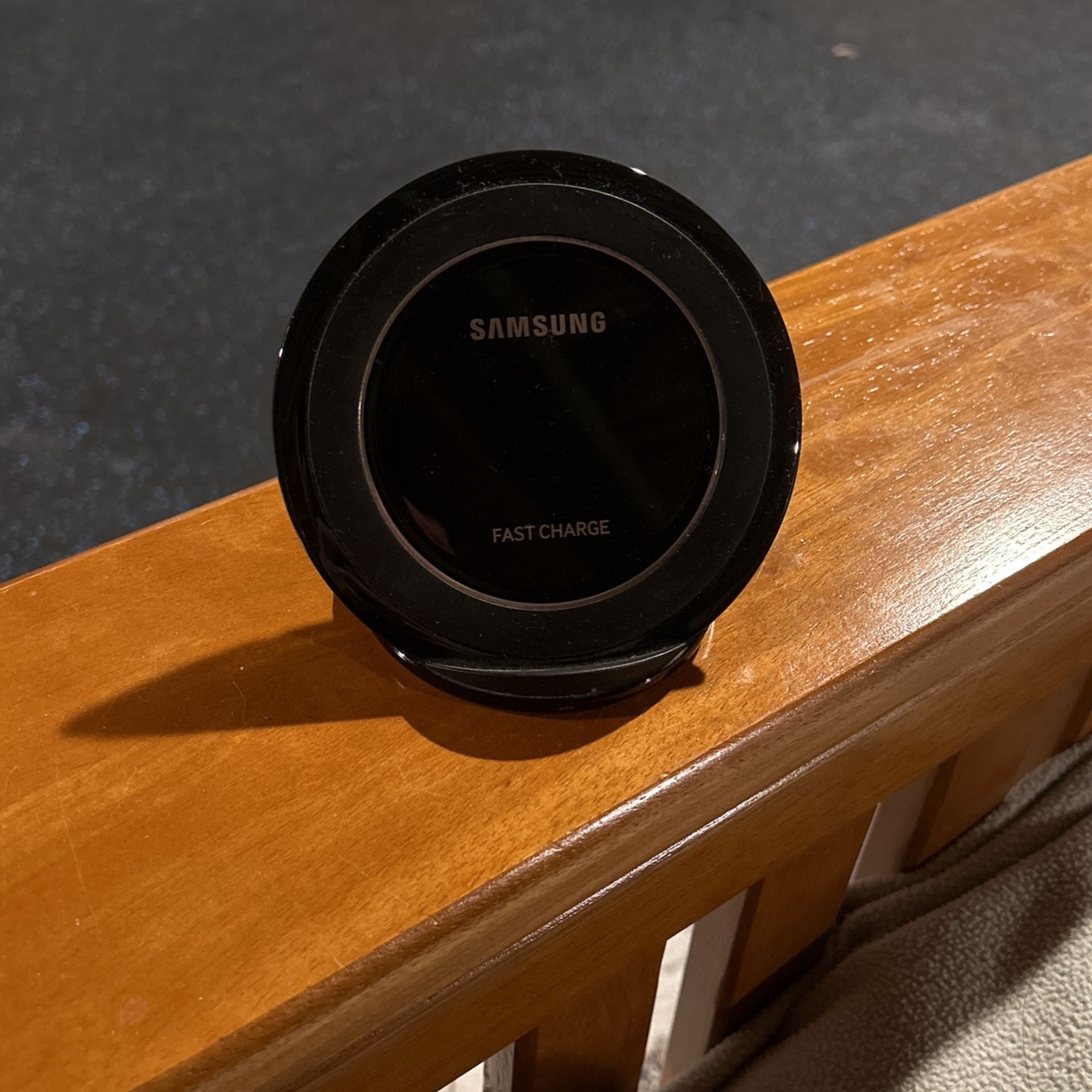 Samsung Wireless Charger (Works With Apple Devices)