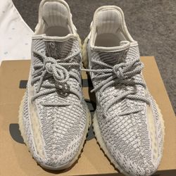 Yeezy 350 V2 