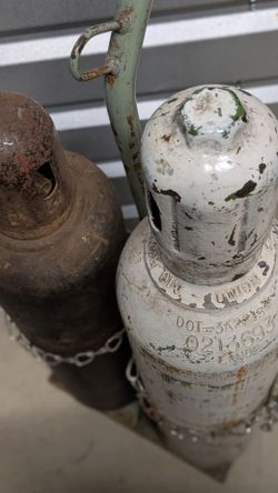 Torch set with full bottles