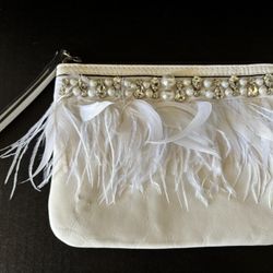 New Patricia Nash White Diamonds Feathers And Pearls Cassini Wristlet