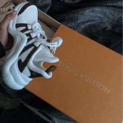 Louis Vuitton Arch runner Size 7 Women