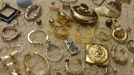 70+ PIECES JEWELRY LOT