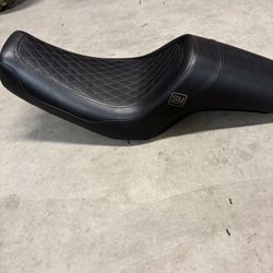 06-17 Fxd Saddleman Speed Merchant Pro Seat