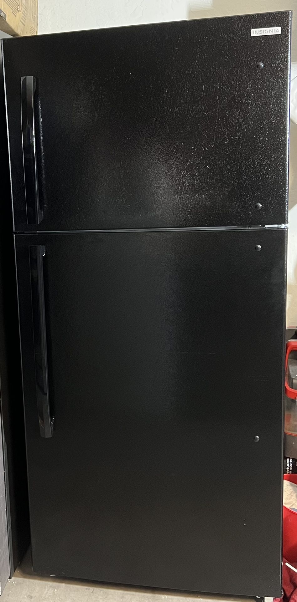 Refrigerator Insignia