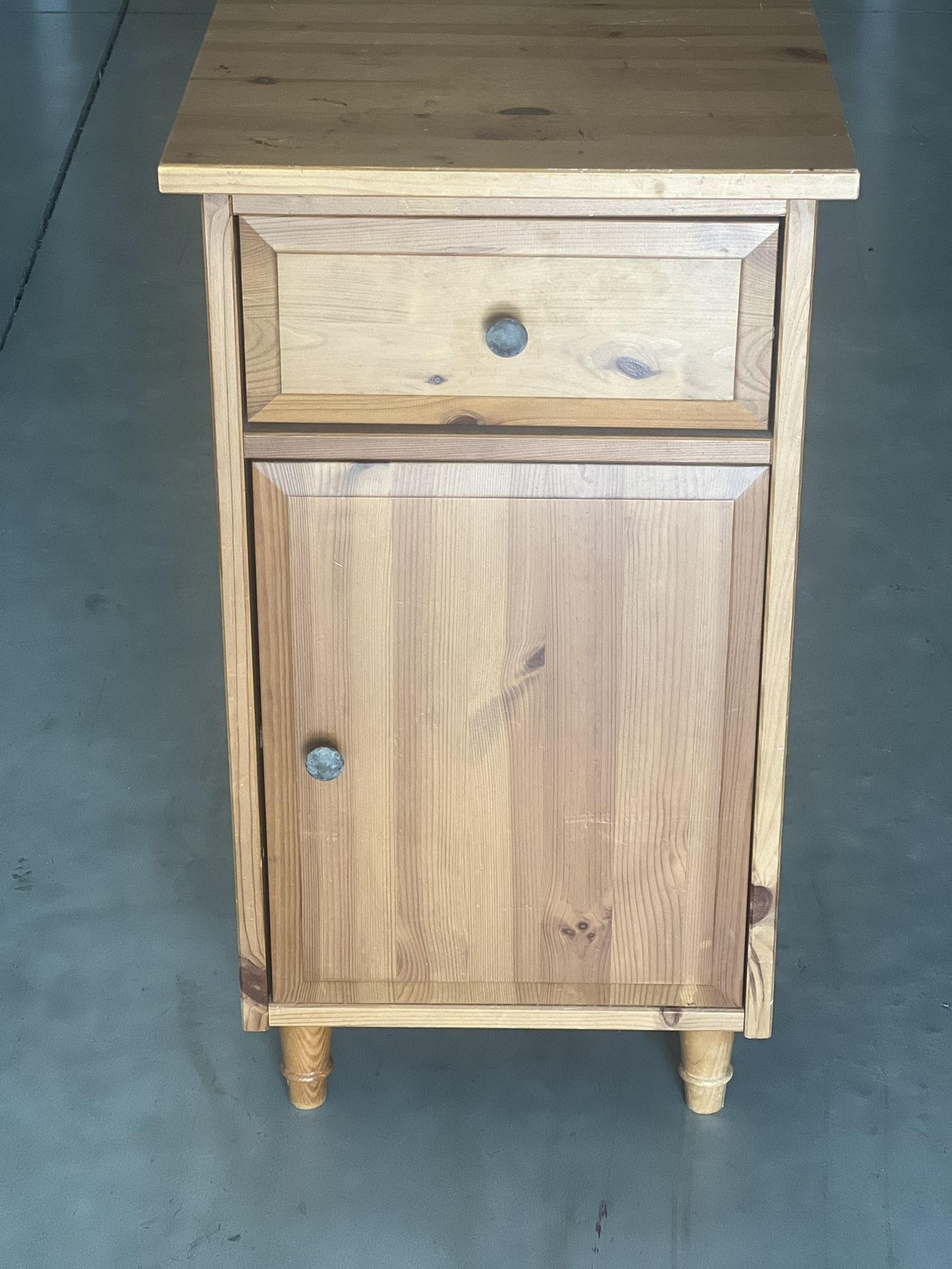 Beautiful, small natural wood finish one draw two shelf storage cabinet, beautiful looking . Location below 31705 SR-54 Wesley Chapel, FL 33545 sto