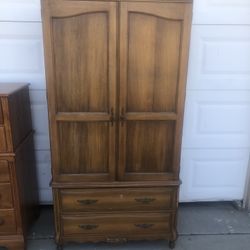 Beautiful Vintage French Provincial Armoire 