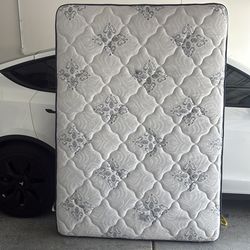 Full size mattress and box spring