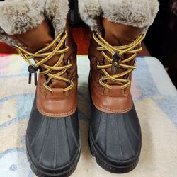 Time and Tru Women’s Mid Shaft Duck Snow Boots