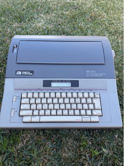 Smith Corona Typewriter SD680 Word Processing Typewriter (Used)