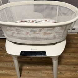 4 Moms Mamaroo Bassinet 