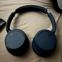 Sony WH-CH720N Bluetooth noise cancelling headphones